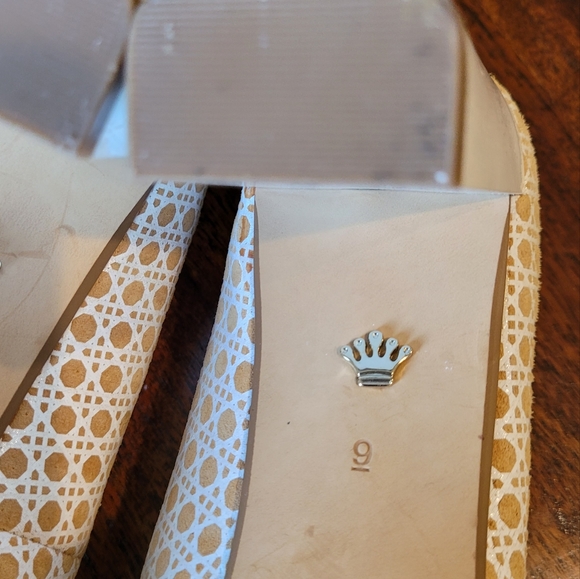 Shoes - Picture 2 of 8